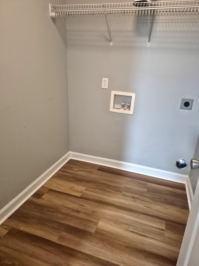 Building Photo - 3931 Lillian Guest Cir