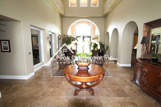 Building Photo - Beautiful Newer 1bd/1ba North Natomas Cond...