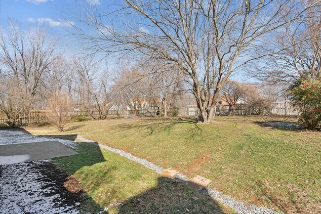 Building Photo - 17 S Pointe Ln