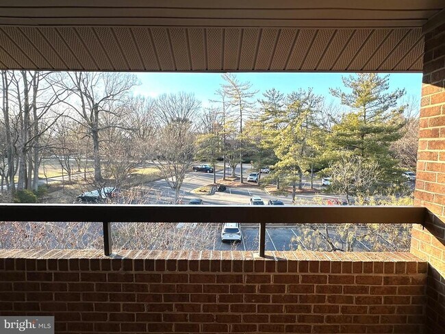 Building Photo - 11401 Commonwealth Dr