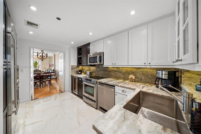 Building Photo - 2332 Fisher Island Dr