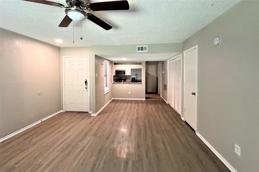 Building Photo - 1327 High Ridge Dr