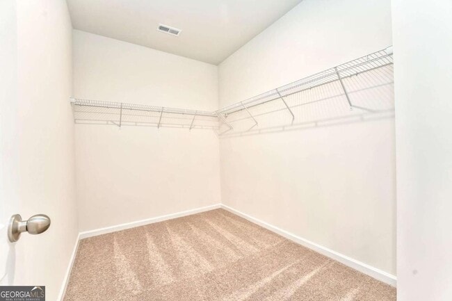 Building Photo - 16 Longbrooke Dr SE