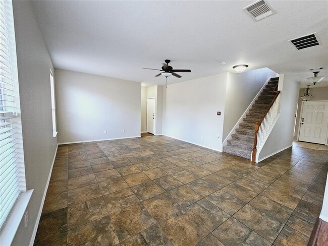 Building Photo - 789 Covent Dr