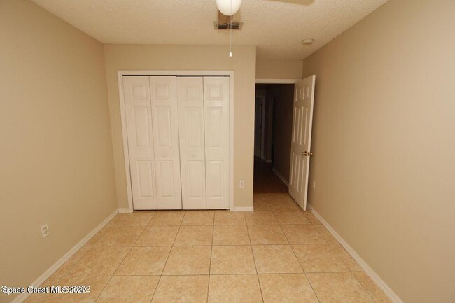 Building Photo - 2230 Redwood Cir