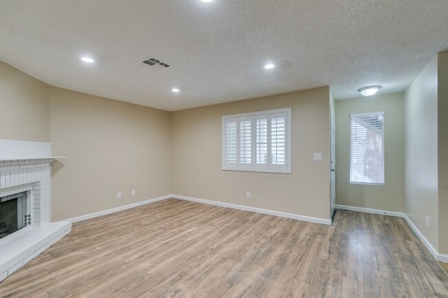 Building Photo - GORGEOUS 2 BEDROOMS CONDO*JUST COMPLETED UPGRADES*SOUTHWEST AREA*COMMUNITY AMENITIES*