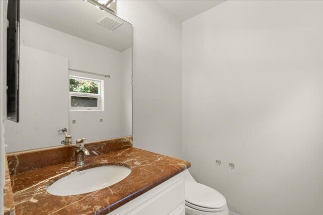 Building Photo - Vista Panoramic View 6 Bedroom 4.5 Bathroom Home for Rent