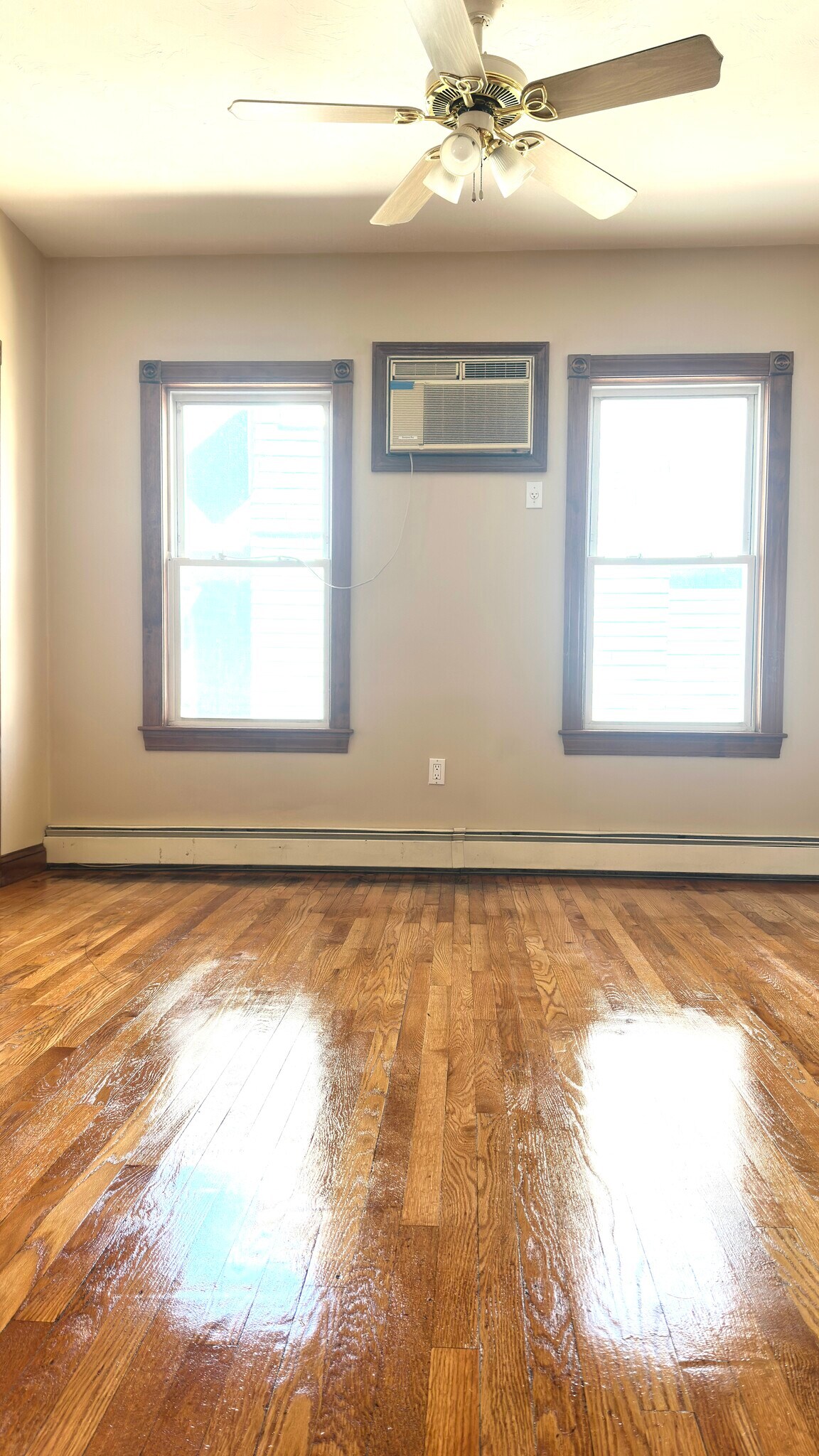 Building Photo - 422 Charles St