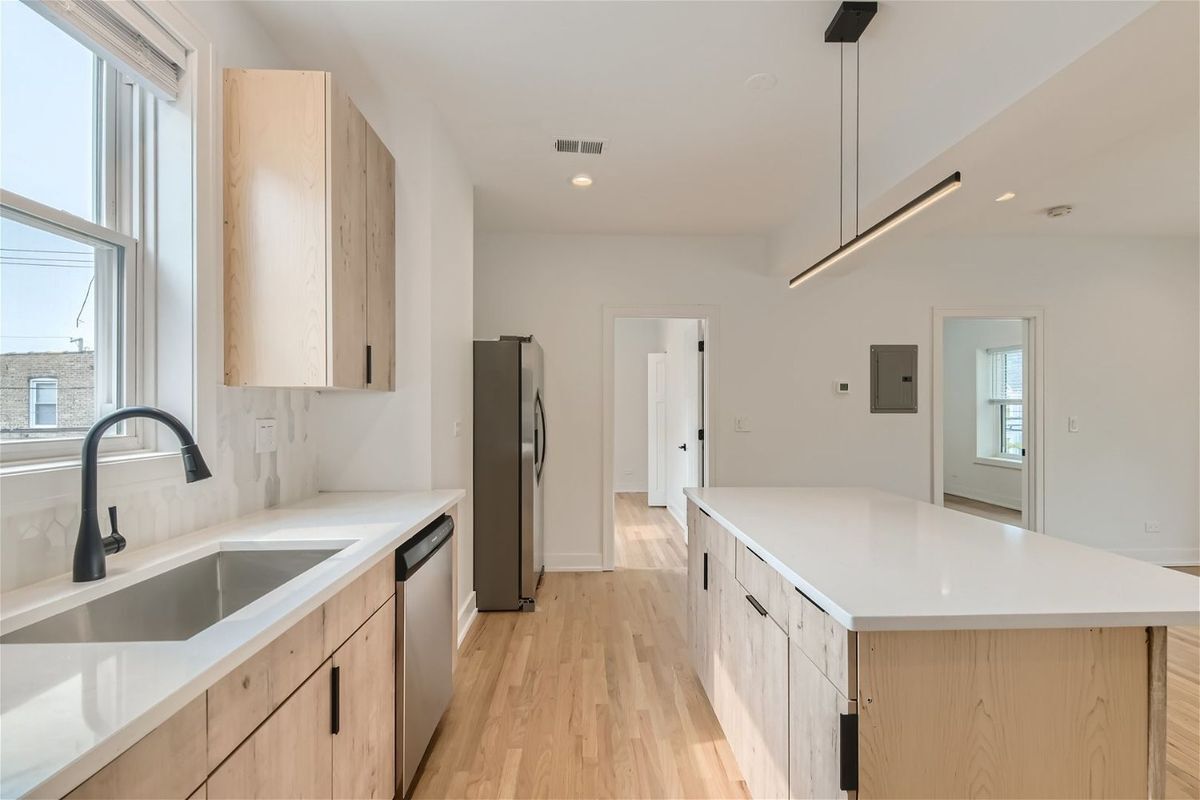 Building Photo - 2604 N Springfield Ave