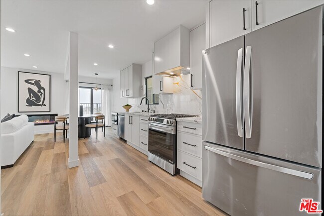 Building Photo - 3305 Ocean Front Walk