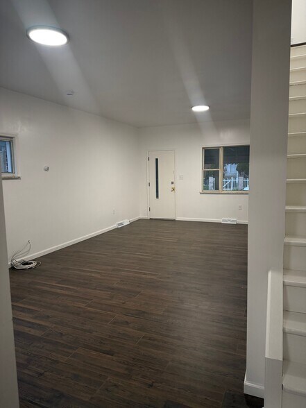 Building Photo - 1131 Knox St