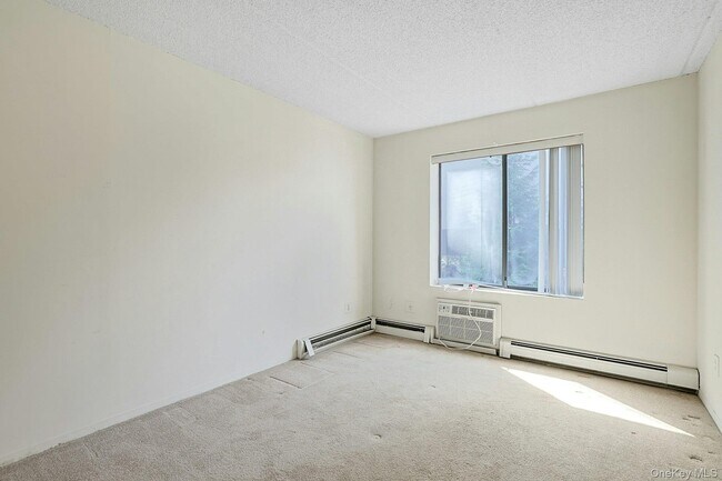Building Photo - 560 Halstead Ave