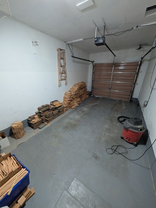 Building Photo - 722 Bryden Ave