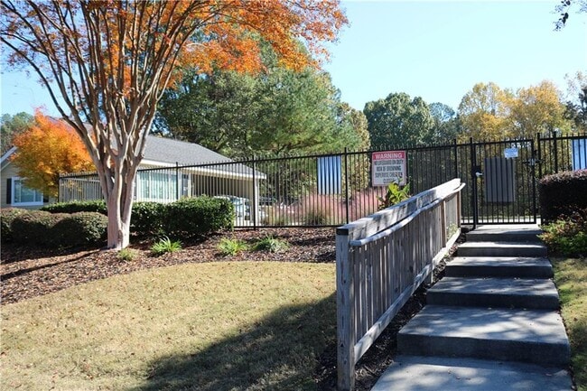 Building Photo - 1468 Briarwood Rd NE