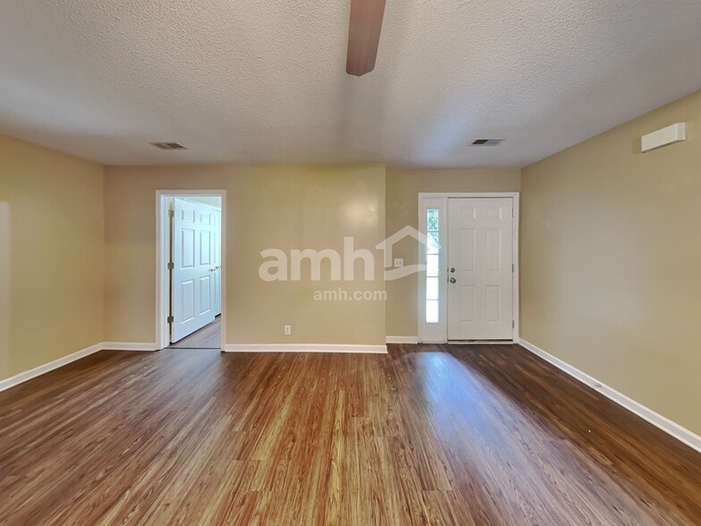 Building Photo - 912 Crystal Bear Trl