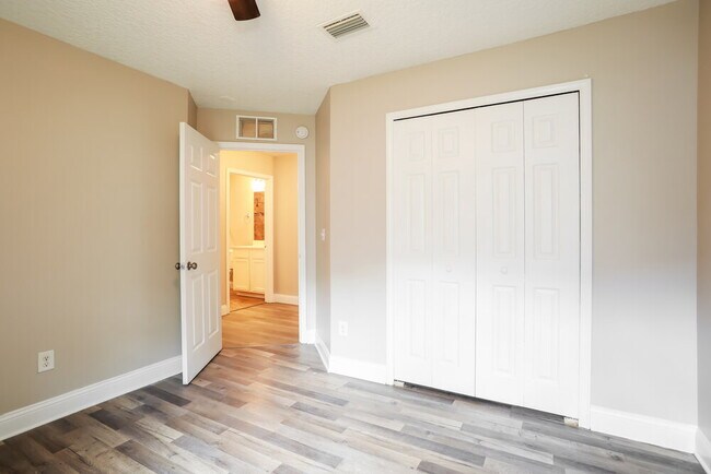 Building Photo - 8041 Byrd Landing Ct