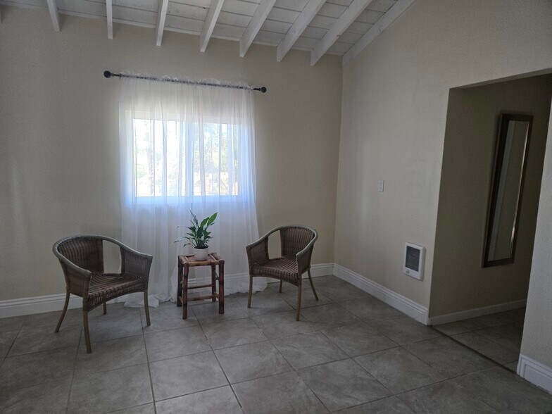 Building Photo - 5819 Redondo Dr
