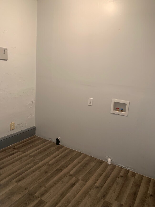 Building Photo - 407 Oak Ave SE