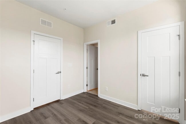 Building Photo - 128 Music Hall Wy