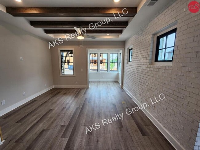 Building Photo - 1101 Windsor Sq