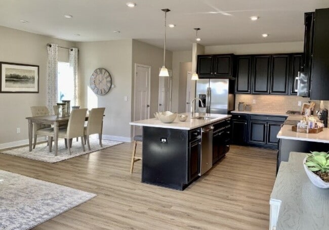 Building Photo - 3 Bedroom, 2.5 Bath End Unit Townhome on C...