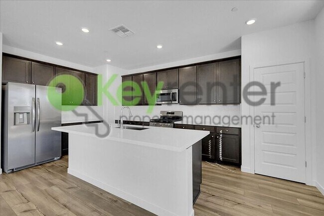 Building Photo - 2061 Hesperian Dr
