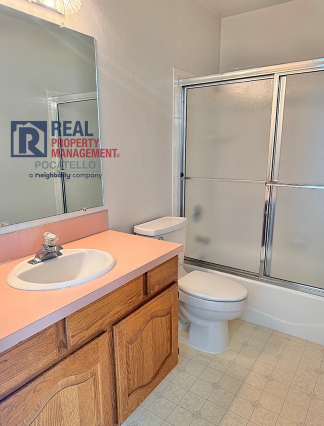 Building Photo - 4 bedroom 3 bathroom - 2 car garage -This ...