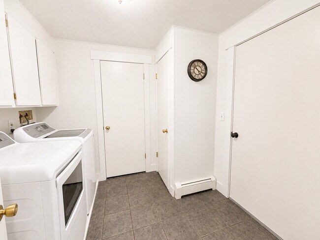 Building Photo - Caretaker Rental Opportunity – Fully Furnished Home in Historic Spring City
