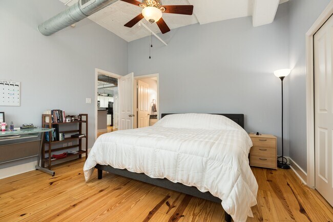 Building Photo - 104 Moody Ave