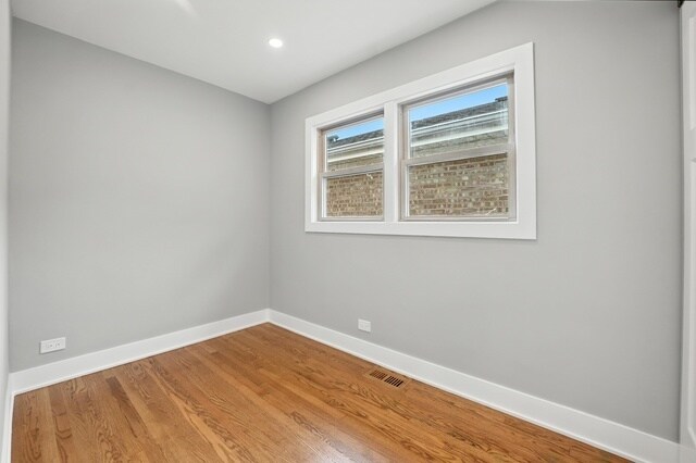 Building Photo - 7441 N Oriole Ave