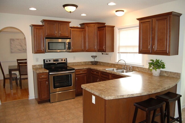 Building Photo - 2218 Midview Rd