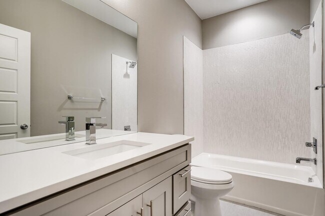 Building Photo - Amenity - Packed 3 Bedroom Townhome for Rent