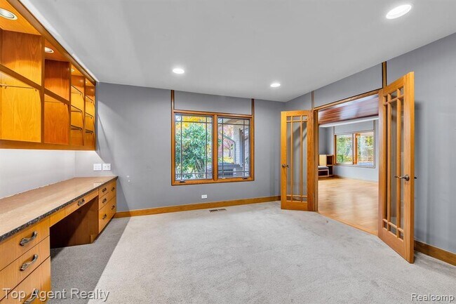 Building Photo - 5760 Snowshoe Cir