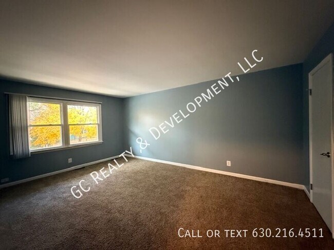 Building Photo - 16 Simpson St