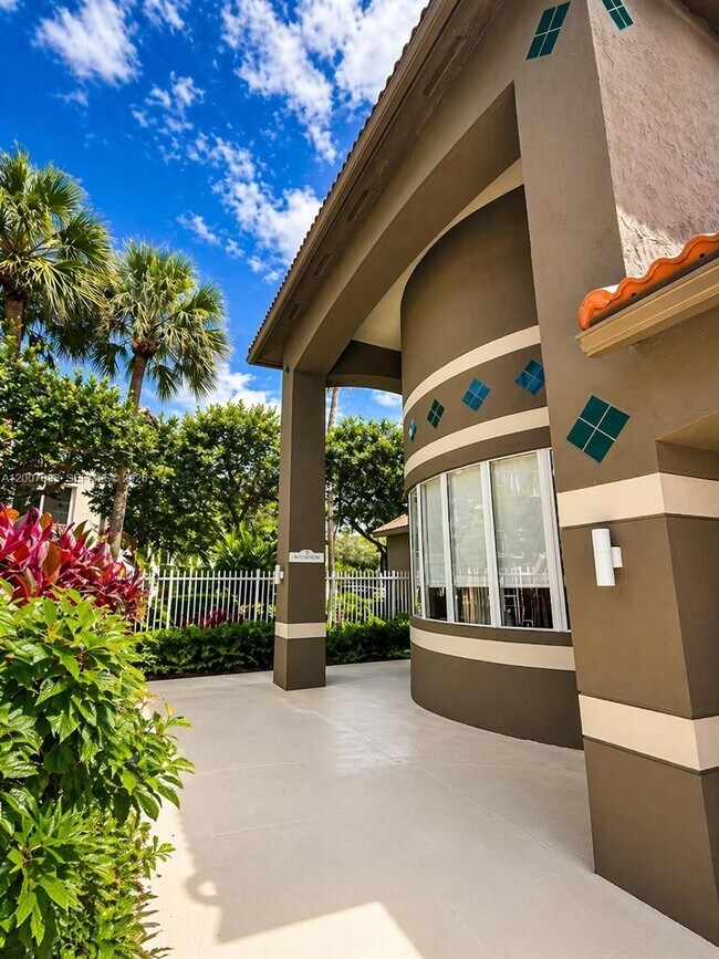 Building Photo - 450 S Park Rd