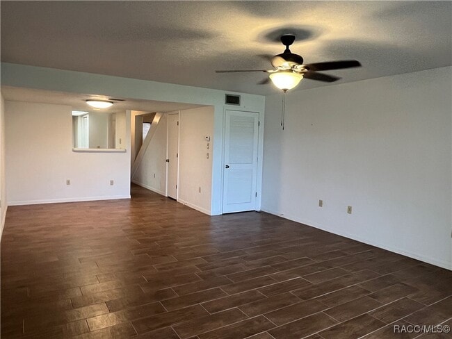 Building Photo - 810 E Gilchrist Ct