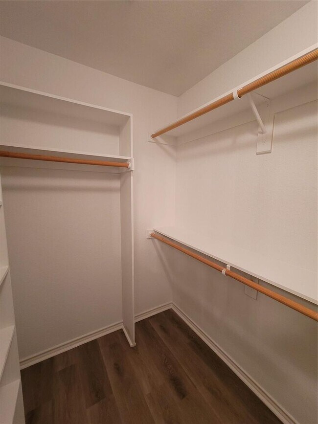 Building Photo - 3 BR/2BA | Single Family Home with large lot | 2-Car Garage | Large fenced backyard