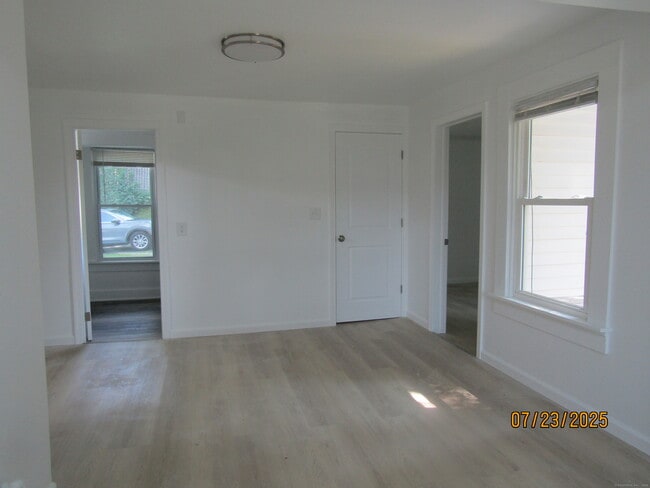Building Photo - 319 Valley St