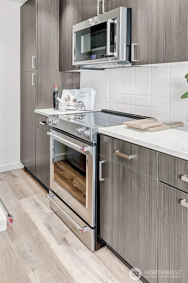 Building Photo - 2 Bed 1.5 Bath Condo Downtown Bellevue