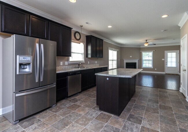 Building Photo - 509 Broadberry Ave