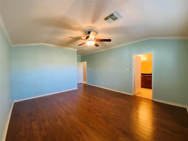 Building Photo - 24638 Lakecrest Village Dr