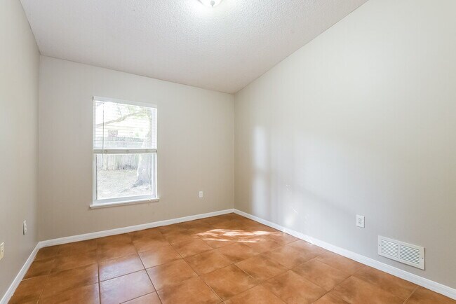 Building Photo - 3525 Stonefield Dr