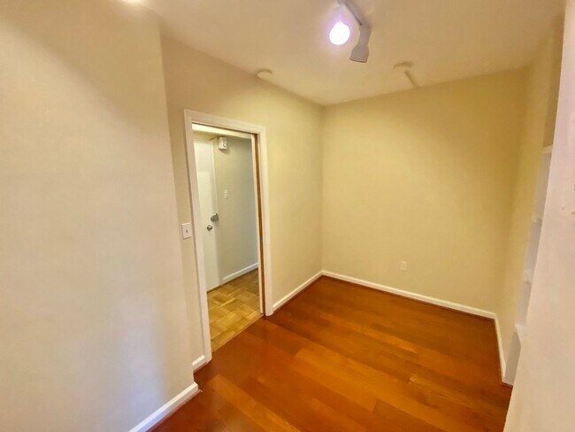 Building Photo - Wilshire Park Condo Studio with Den with Park views in Cleveland Park!