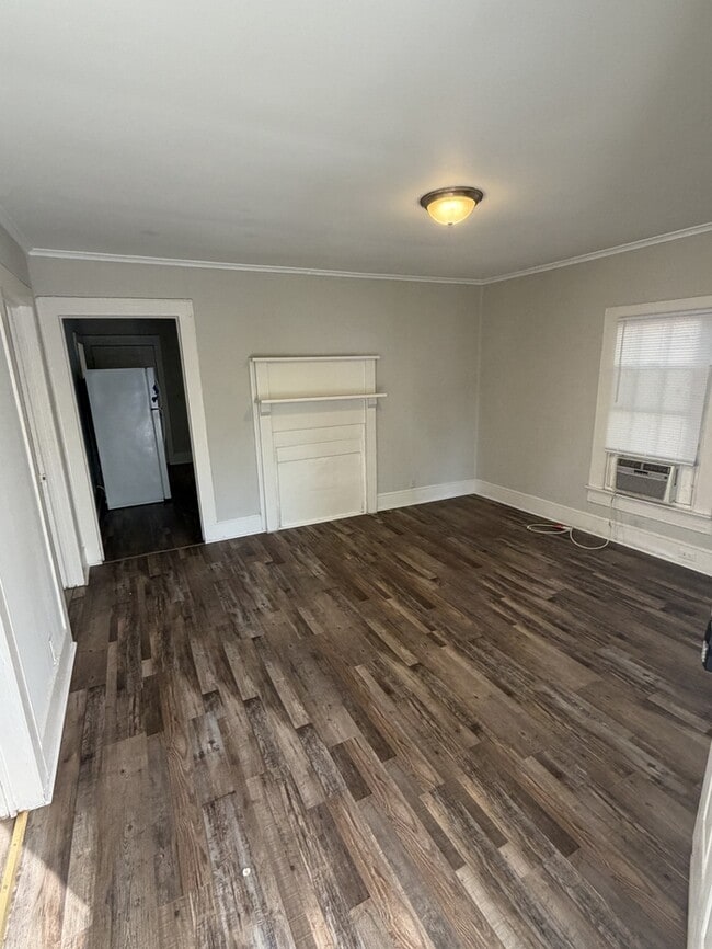 Building Photo - 604 E Church St