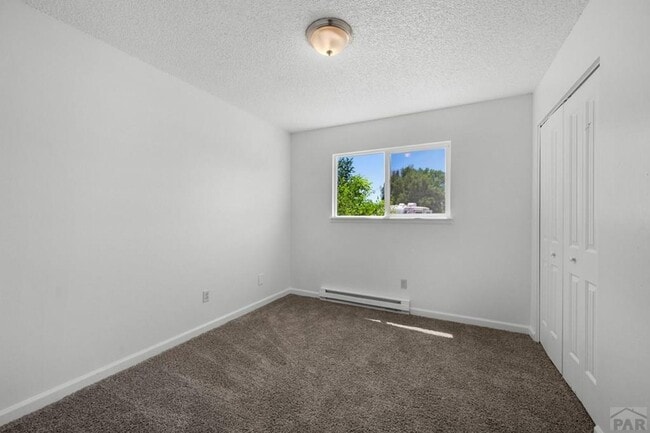 Building Photo - 981 Tamarack Cir