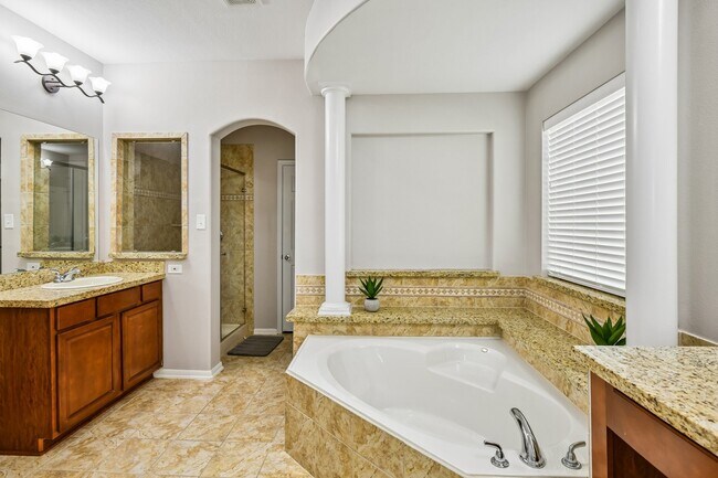 Building Photo - 28134 Kudzu Dr