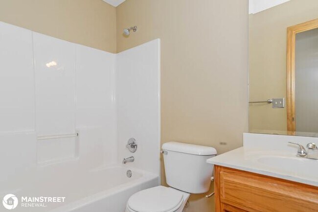 Building Photo - 1608 Tyler Dr, Raymore, MO 64083