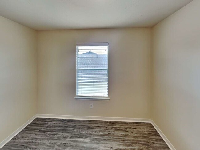 Building Photo - 1411 Baychester Ln