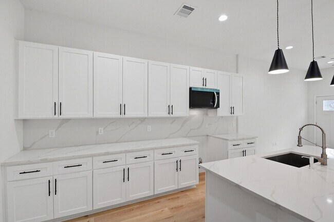 Building Photo - 3320 Francis St