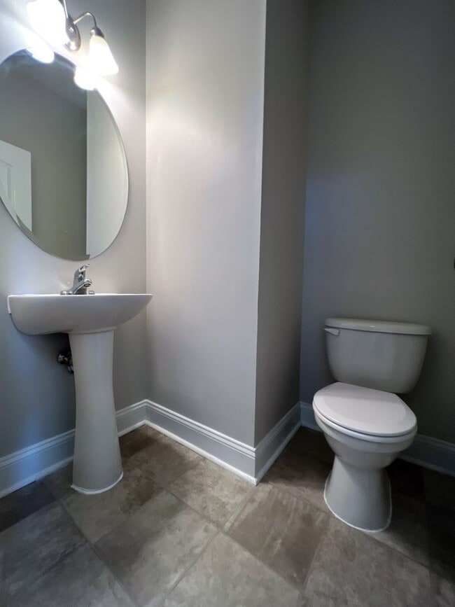 Building Photo - Country living in Grays Creek with proximi...